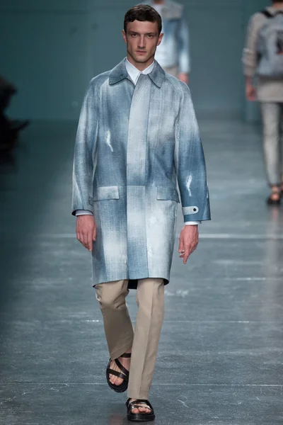Look 11